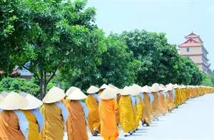 Traversée du col pour visiter le village de Bac Hoa dans les hautes terres de Bac Giang
